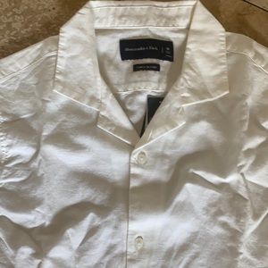 New with tags … Abercrombie button up short sleeve men’s shirt. Linen Blend.